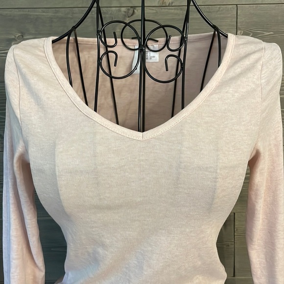 Ladies size small H&M pink, V-neck Long sleeve crop top - Picture 3 of 5